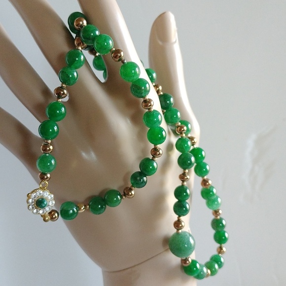 VINTAGE FAUX GREEN JADE NECKLACE WITH FAUX DIAMONDS FANCY CLASP  22" LONG - Picture 4 of 7
